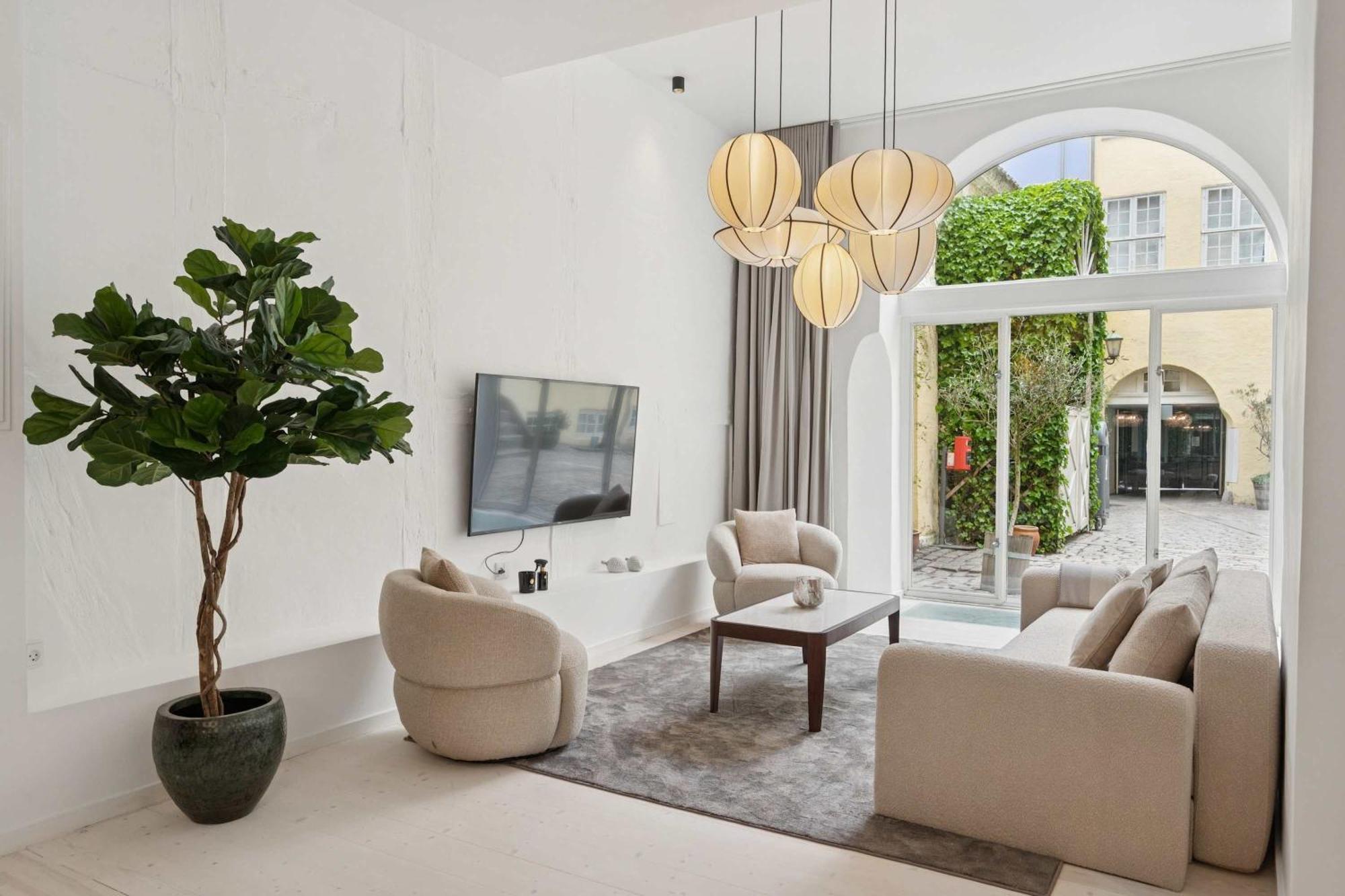 Luxury By Freetown & Canals