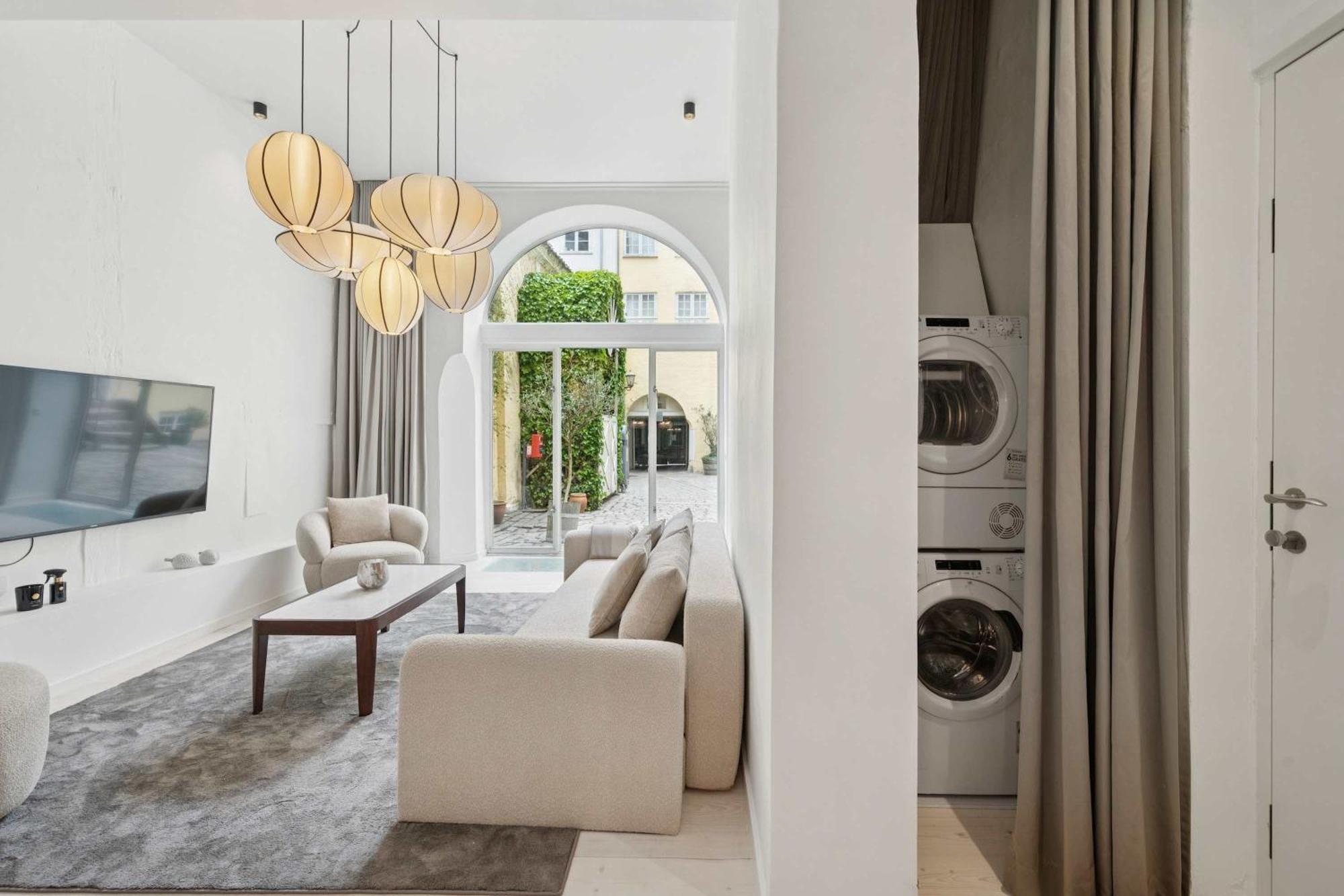 Luxury By Freetown & Canals