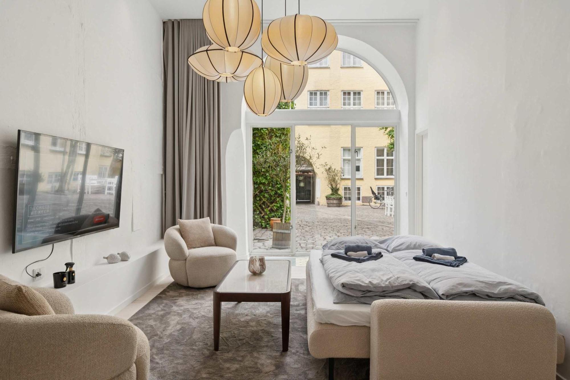 Luxury By Freetown & Canals Apartment
